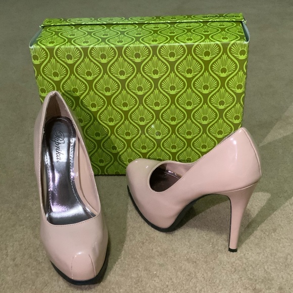 Paprika Shoes - Paprika nude heels with black bottom